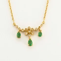 Collier or jaune diamants émeraudes