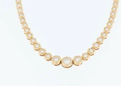 Collier or jaune et 99 diamants certificat HRD