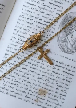 Collier Or Jaune Fermoir Barillet Emaillé et Croix