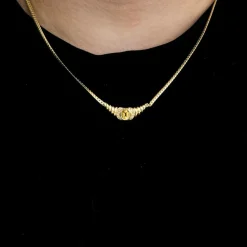 Collier or jaune maille cobra saphir