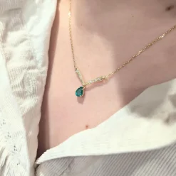 Collier or jaune, émeraude et diamants