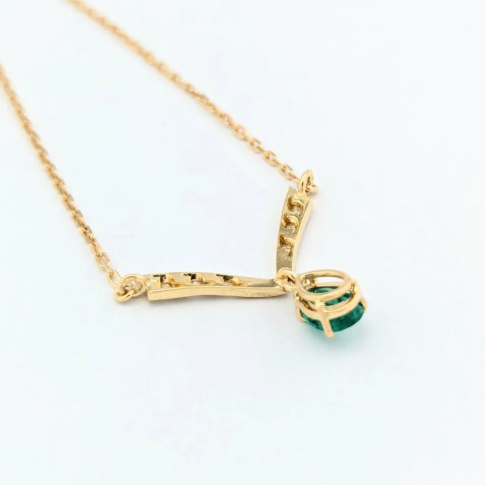 Collier or jaune, émeraude et diamants