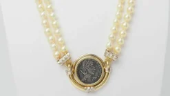 Collier or jaune pièce de constance II, perle de culture, diamants