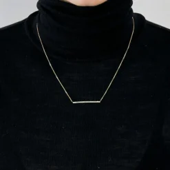 Collier or jaune serti d’une barrette de diamants naturels