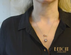 Collier pendentif Art Déco diamant, rubis calibrés