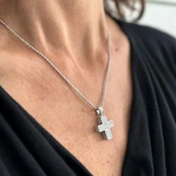 Collier Pendentif croix et diamants