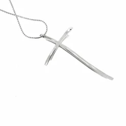Collier pendentif croix et diamants