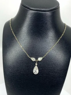 Collier pendentif en or blanc 18 carats et diamants, vers 1910/1920