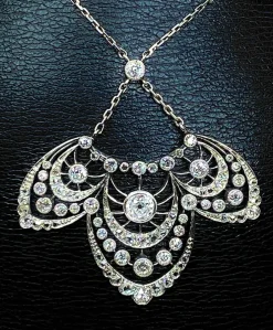 Collier pendentif en platine, diamants, époque 1900