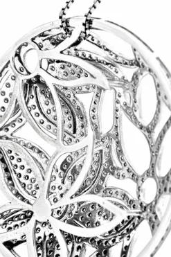 Collier pendentif floral et diamants