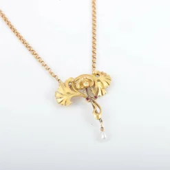 Collier Pendentif motif feuillagé