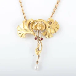 Collier Pendentif motif feuillagé