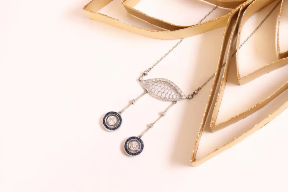 Collier pendentif négligé 1920 saphirs et diamants en platine