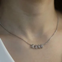 Collier pendentif or blanc platine diamants taillés en chiffres