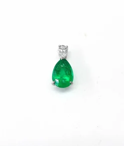Collier pendentif or blanc, émeraude et diamant