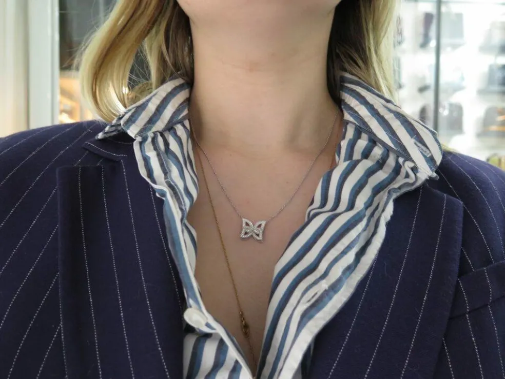 collier pendentif papillon 58 diamants 0.35ct or blanc 18k 6gr