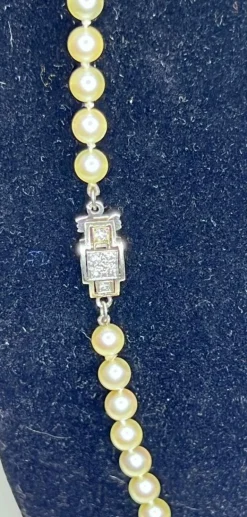 Collier perles de culture, fermoir or et diamants