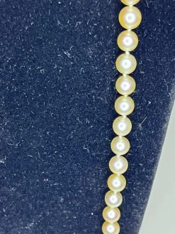 Collier perles de culture, fermoir or et diamants