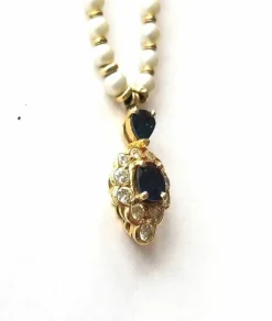 Collier perles de culture et or jaune saphirs et diamants