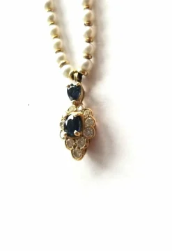 Collier perles de culture et or jaune saphirs et diamants