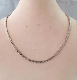 COLLIER PLAT OU BLANC