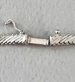 COLLIER PLAT VINTAGE OR BLANC
