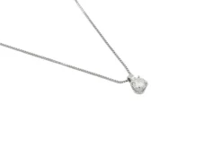 Collier point lumineux en or blanc avec diamant