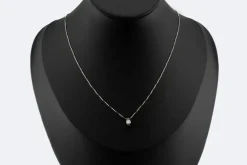 Collier point lumineux en or blanc avec diamant