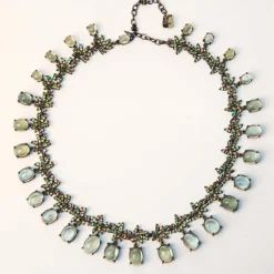 Collier préhnites saphirs oranges et grenats verts