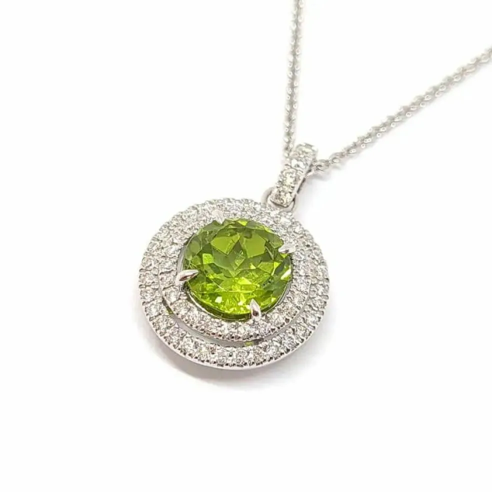 Collier péridot entourage diamants or blanc