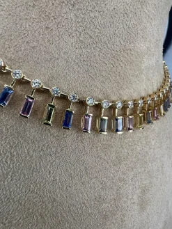 Collier ras du cou en saphir arc-en-ciel et diamant