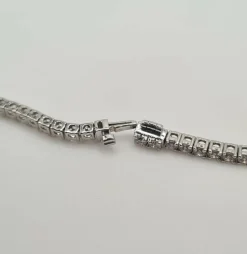 Collier rivière or blanc sertie de diamants