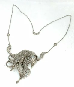 Collier russe motif floral Diamants