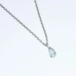 Collier solitaire or blanc et diamant poire 0.60 ct