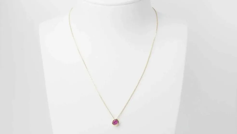Collier solitaire or jaune et rubis