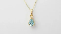 Collier solitaire or jaune topaze bleue