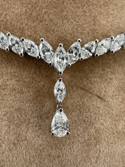 Collier tennis centre marquise or blanc