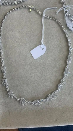 Collier tennis diamants marquise et poires, or blanc
