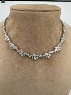 Collier tennis diamants marquise et poires, or blanc
