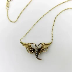 Collier victorien en or jaune avec ailes d'ange et perles de rocaille