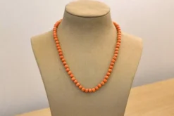 Collier vintage corail et fermoir en or et diamants