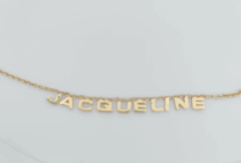 Collier vintage en or avec le prénom Jacqueline