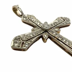 Croix Art Déco 1920-1925 en or et platine, diamants
