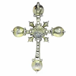 Croix d'argent rococo des années 1750