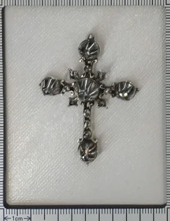 Croix d'argent rococo des années 1750