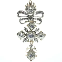 Croix de diamant