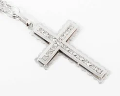 Croix en diamant or gris sur chaine