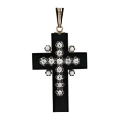 Croix en onyx ornée de diamants et perles fines