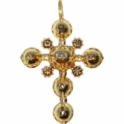 Croix en or avec diamants