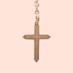 Croix formant reliquaire en or rose 18K (750°/00) gravée sur le dessus de la mention "MISSION 1824"